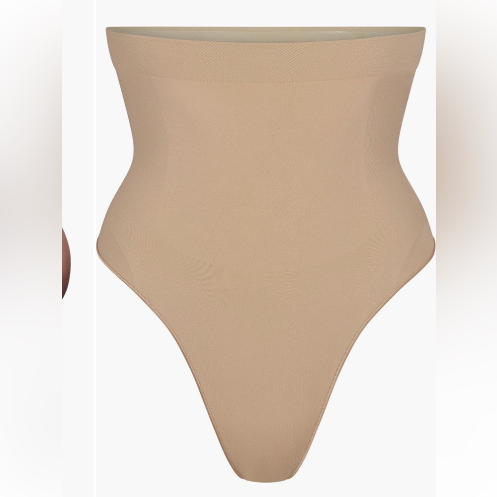 Skims seamless sculpt high waisted thong